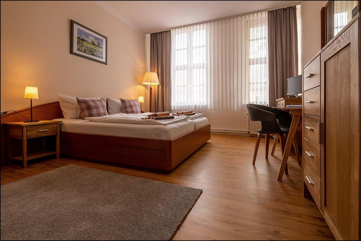 Markt Eins Gaestezimmer Schoppenstedt Buitenkant foto