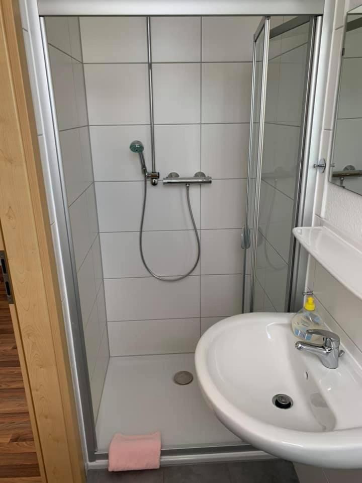 Markt Eins Gaestezimmer Schoppenstedt Buitenkant foto
